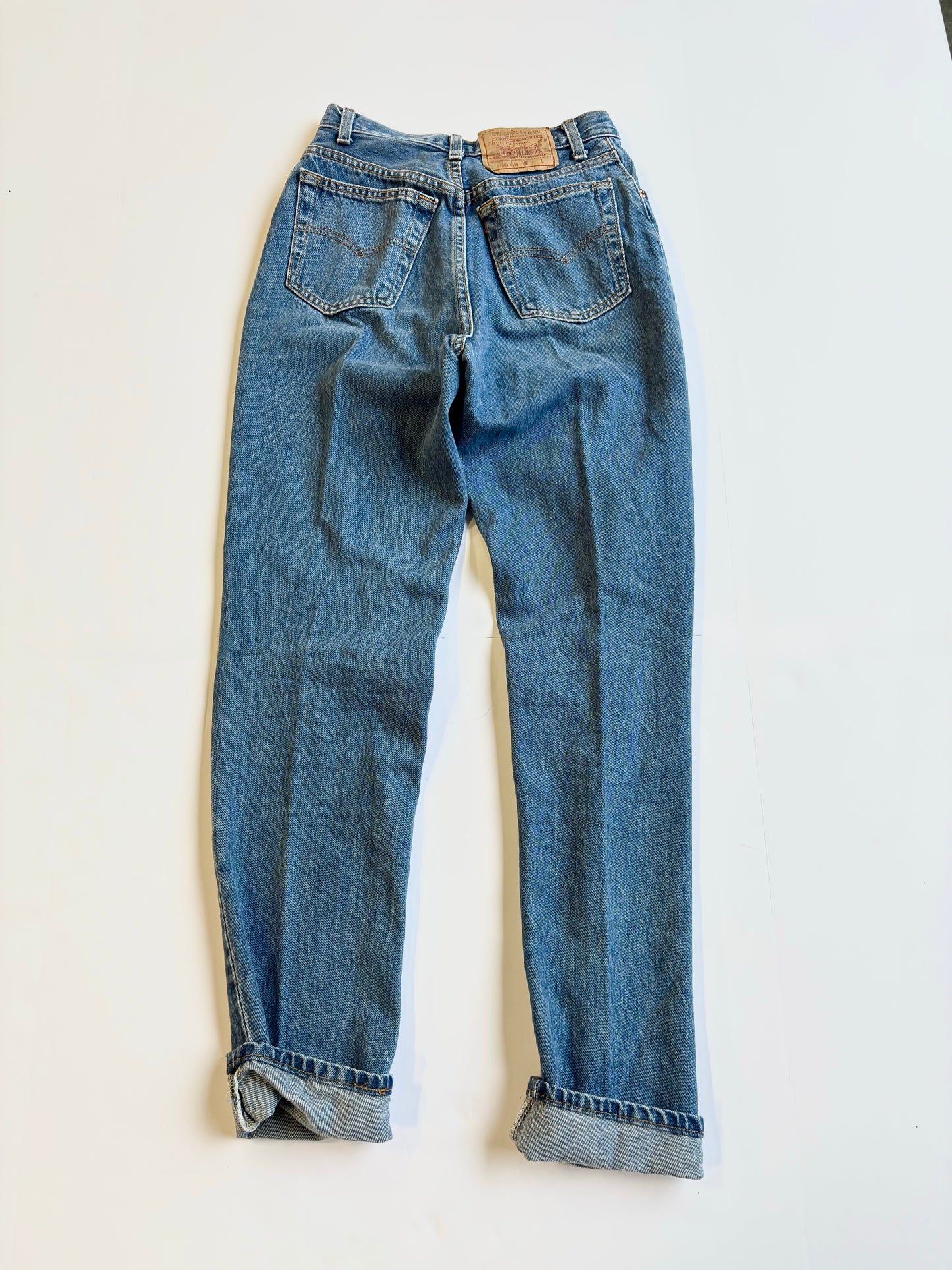 Women’s Vintage Levi’s (25”x32”)
