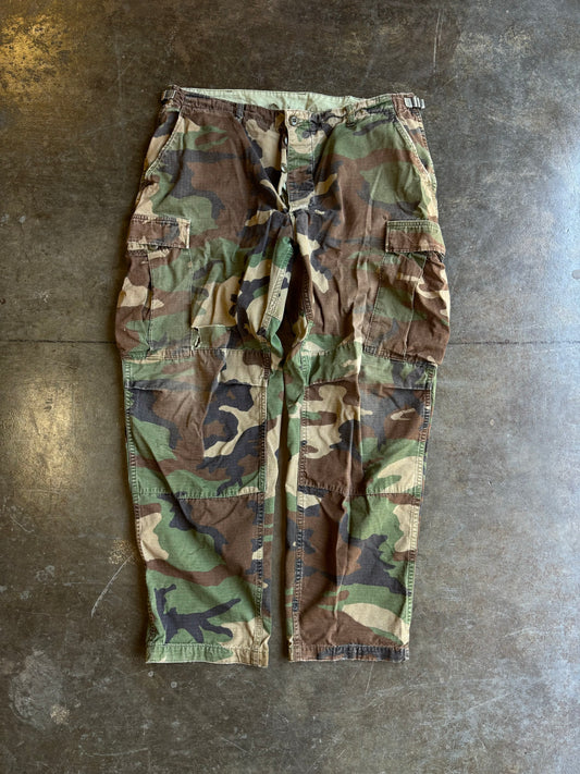 Vintage 90’s Camo Cargos (36”x30”)