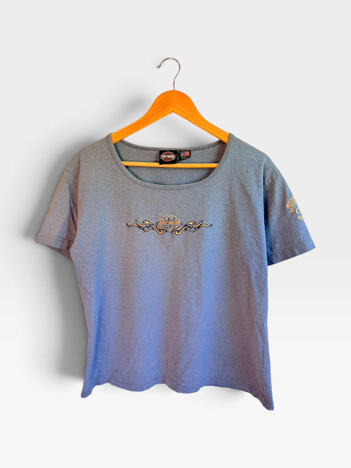 225 Threadz heather grey Harley-Davidson graphic crewneck t-shirt with flame-inspired logo on a wooden hanger.
