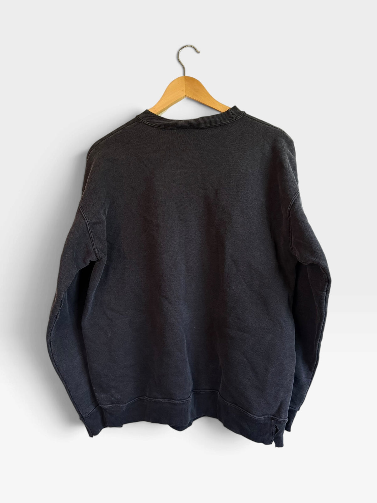 225 Threadz vintage Kansas City Chiefs black crewneck sweatshirt, back view showing plain fabric and ribbed hem.