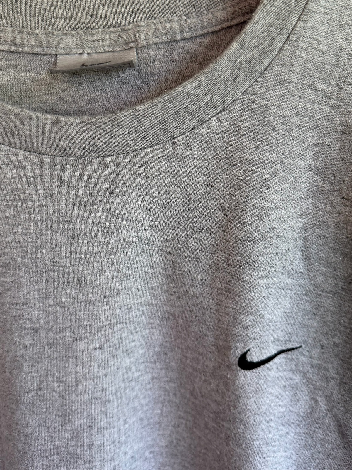 225 Threadz grey heather Nike crew neck t-shirt with a small black embroidered swoosh logo on the chest
