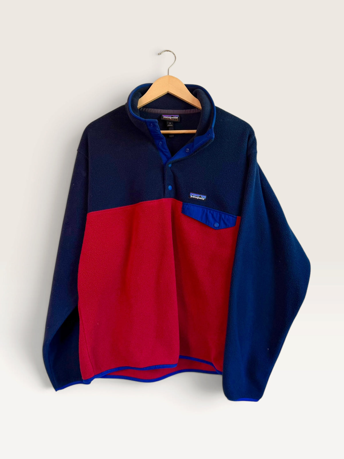 225 Threadz Patagonia navy and red color-blocked fleece pullover with snap-button placket and chest pocket.