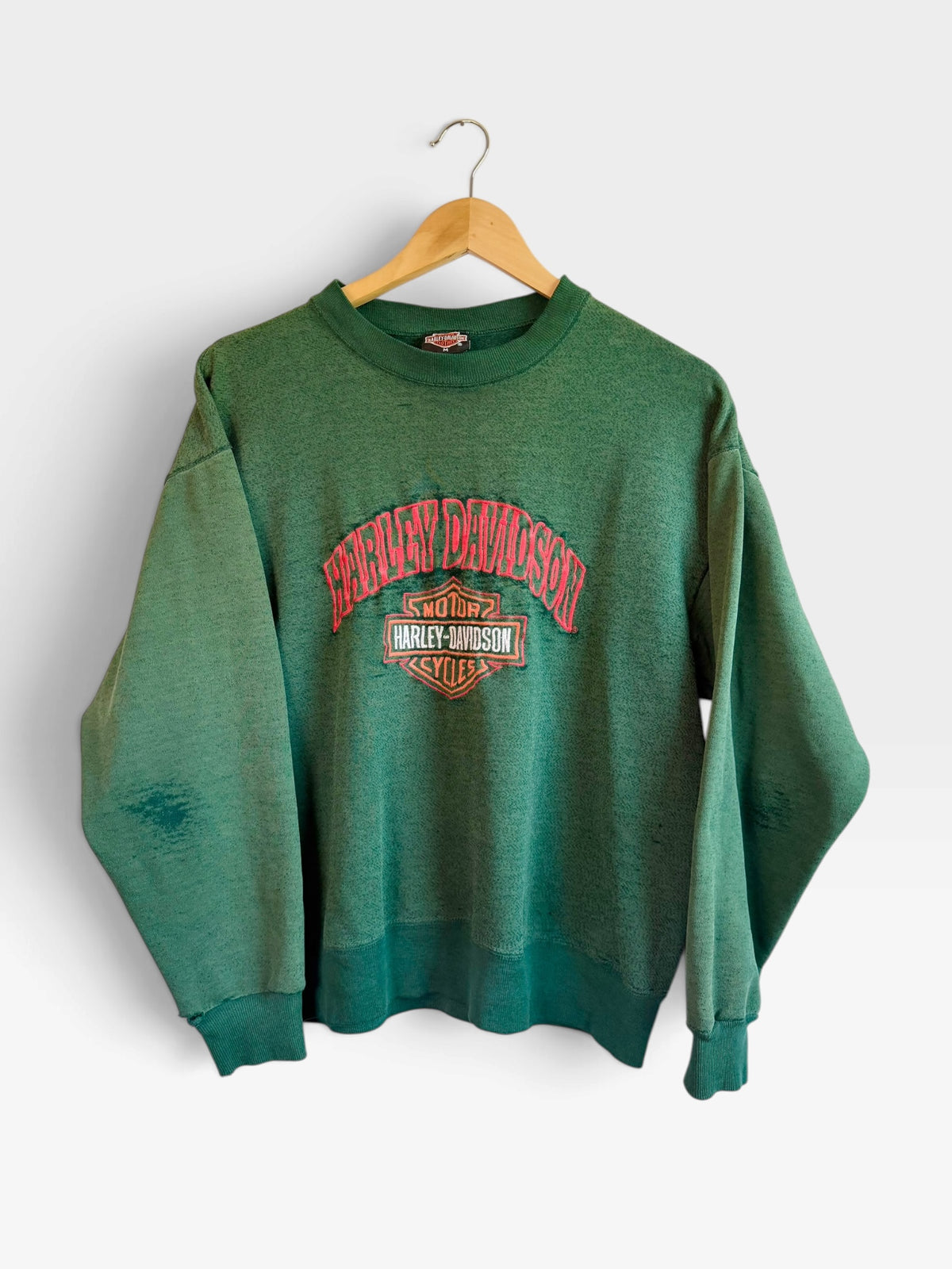 225 Threadz vintage forest green Harley-Davidson crewneck sweatshirt with distressed red and white logo graphic