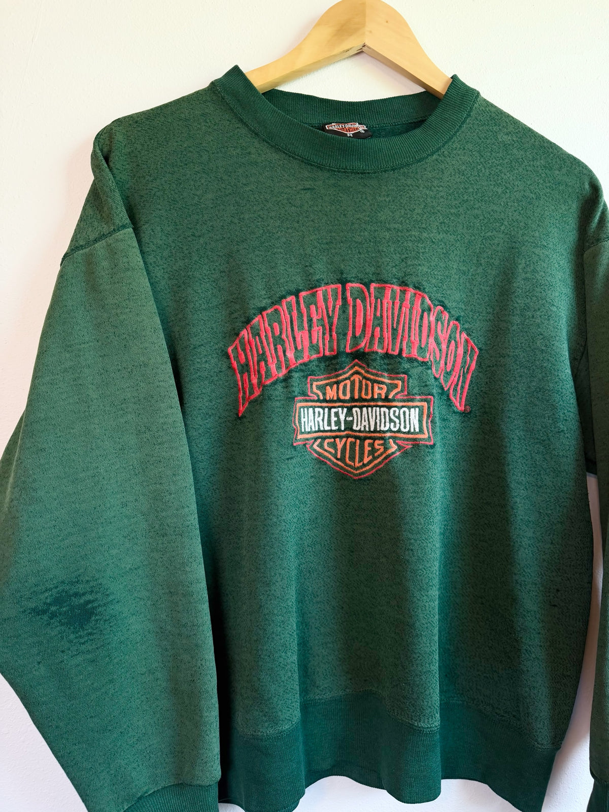 225 Threadz vintage forest green Harley-Davidson crewneck sweatshirt with a distressed red and white logo graphic.