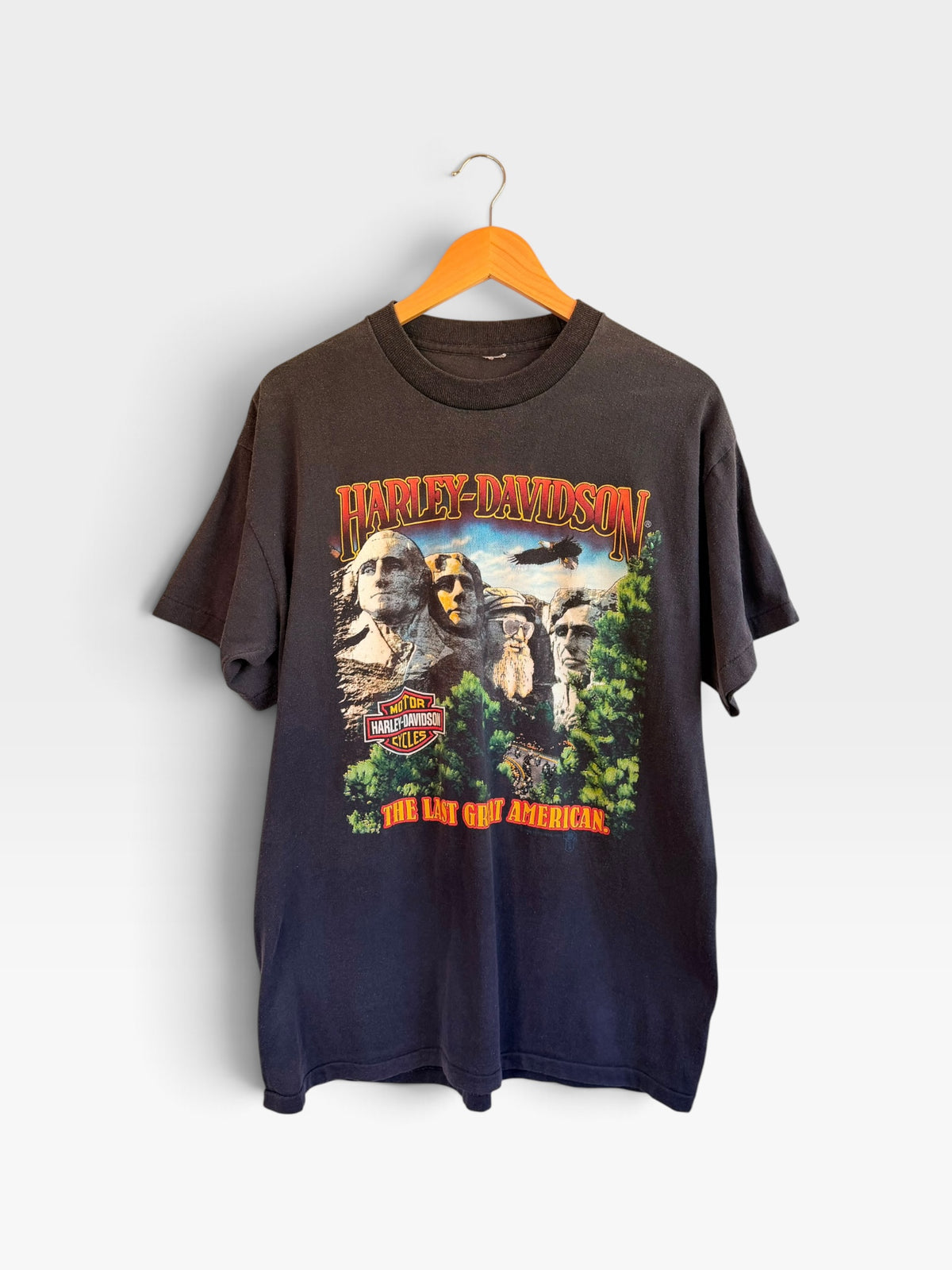 225 Threadz vintage black Harley-Davidson t-shirt featuring a Mount Rushmore graphic and The Last Great American text.