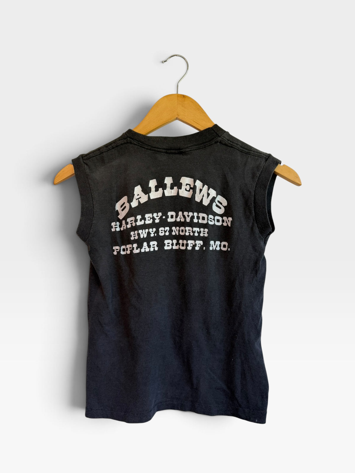 225 Threadz vintage black sleeveless Harley-Davidson muscle tee with white Poplar Bluff dealership back print