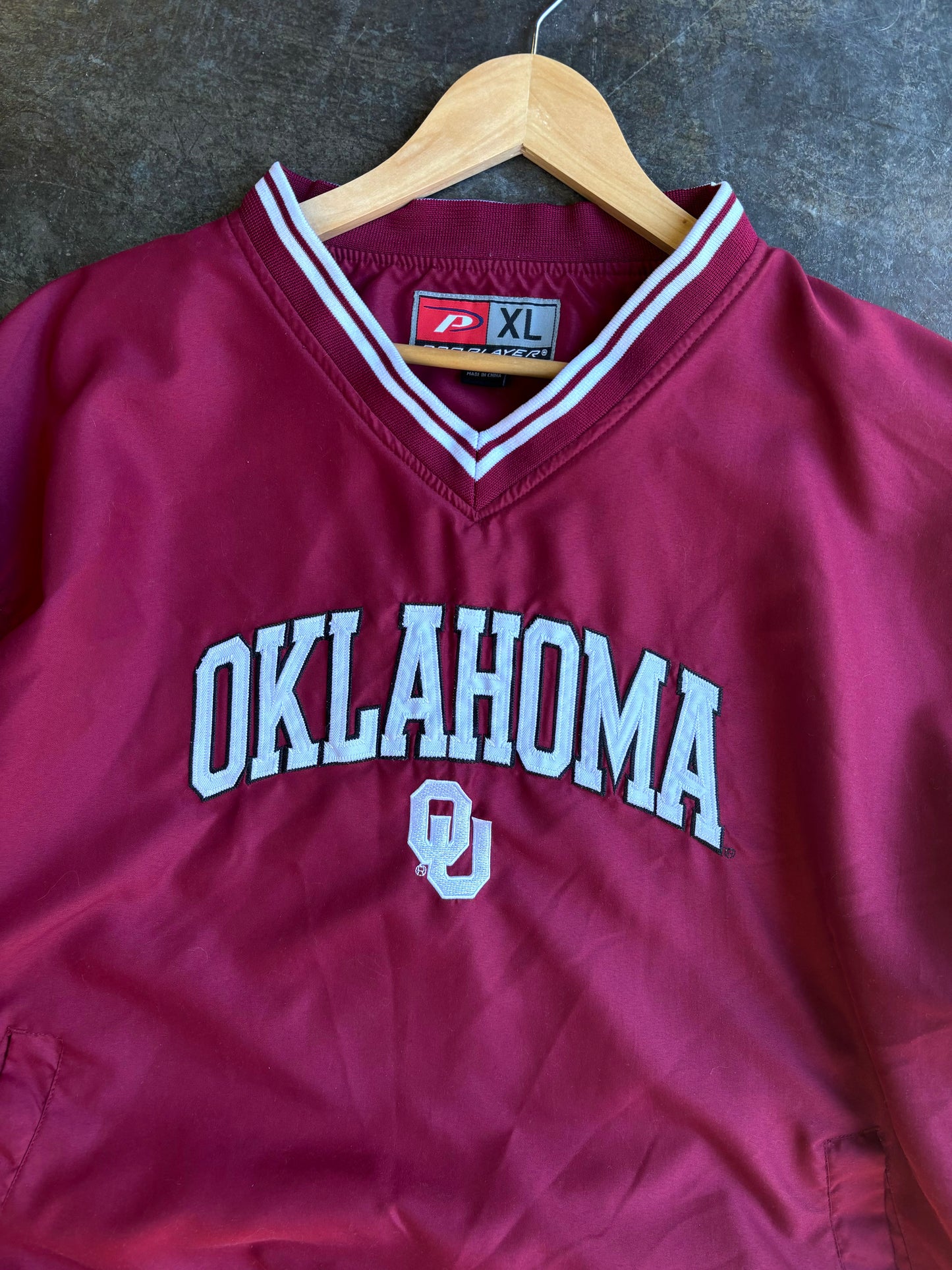 Vintage 00’s Oklahoma V-Neck Windbreaker (XL)