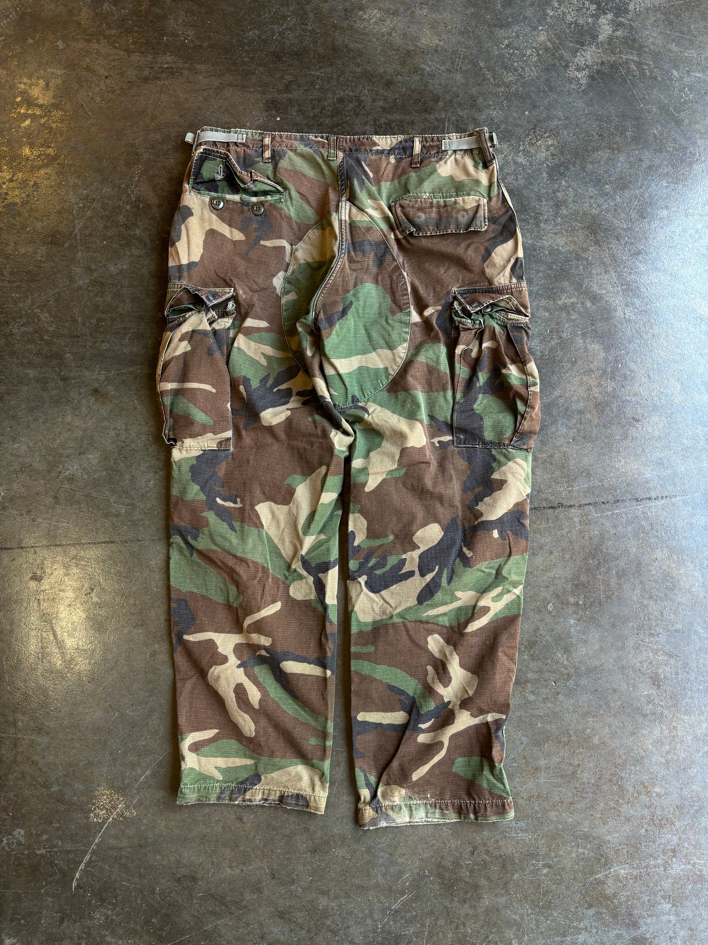 Vintage 90’s Camo Cargos (36”x30”)