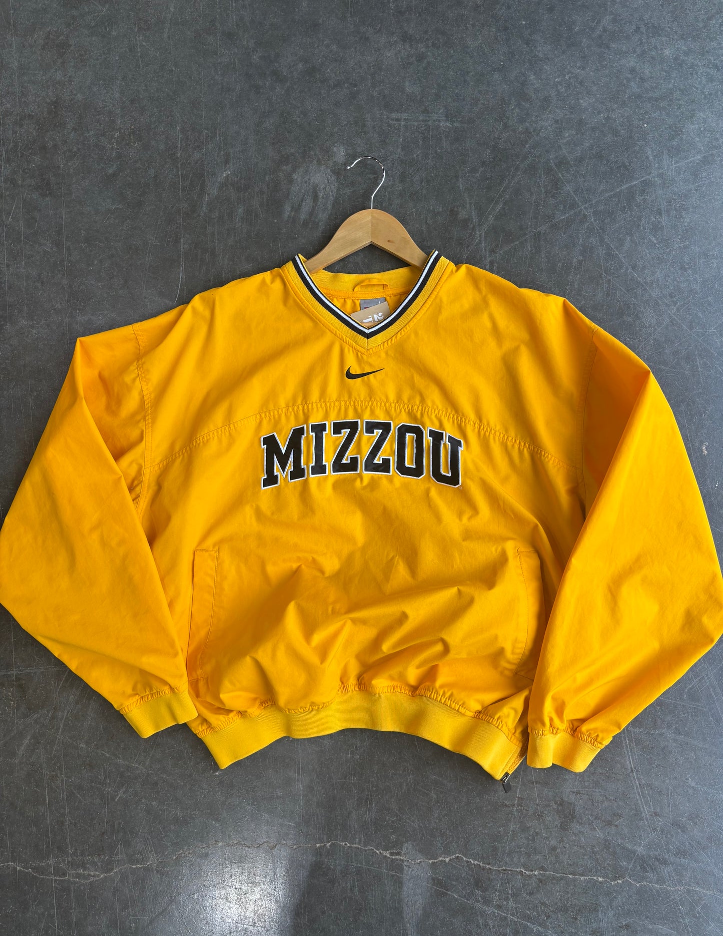 Vintage 90’s Nike Mizzou Windbreaker (L)