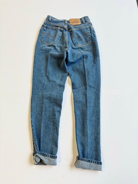 Women’s Vintage Levi’s (25”x32”)
