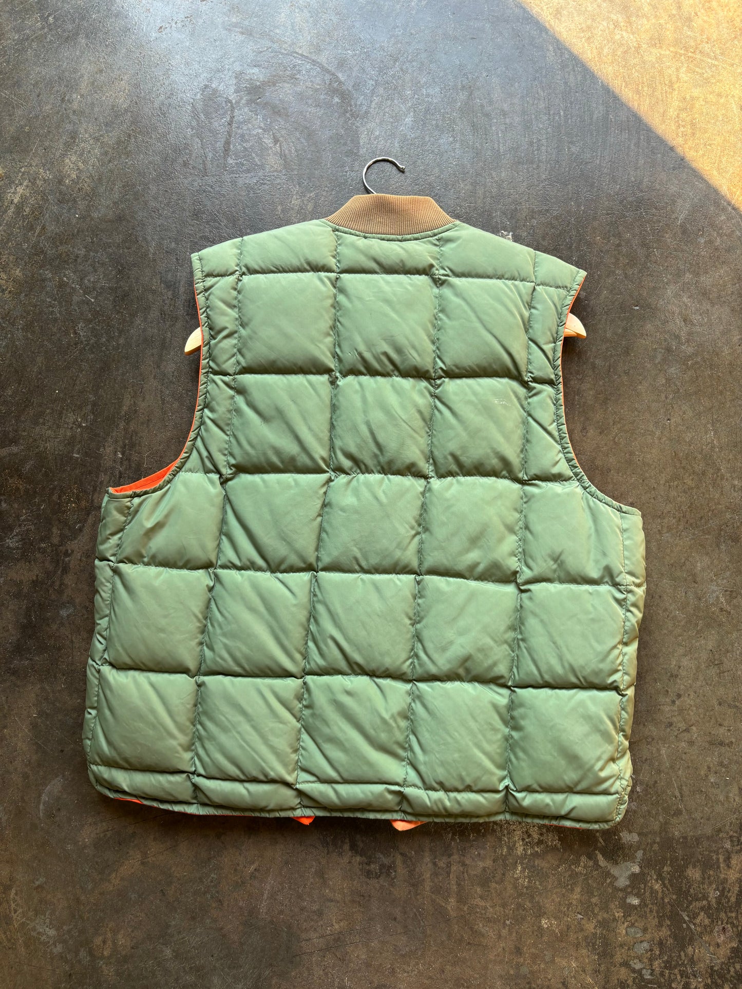 Vintage 90’s Army Green Puffer Vest (L)