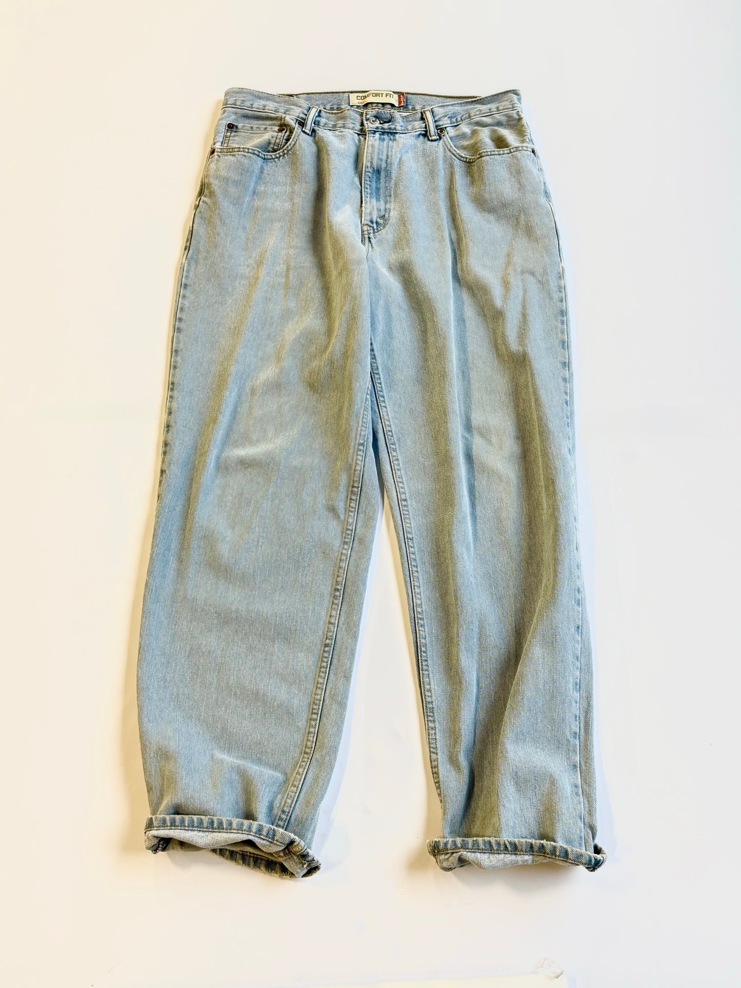 Vintage Relaxed Fit Levi’s (38”x32”)