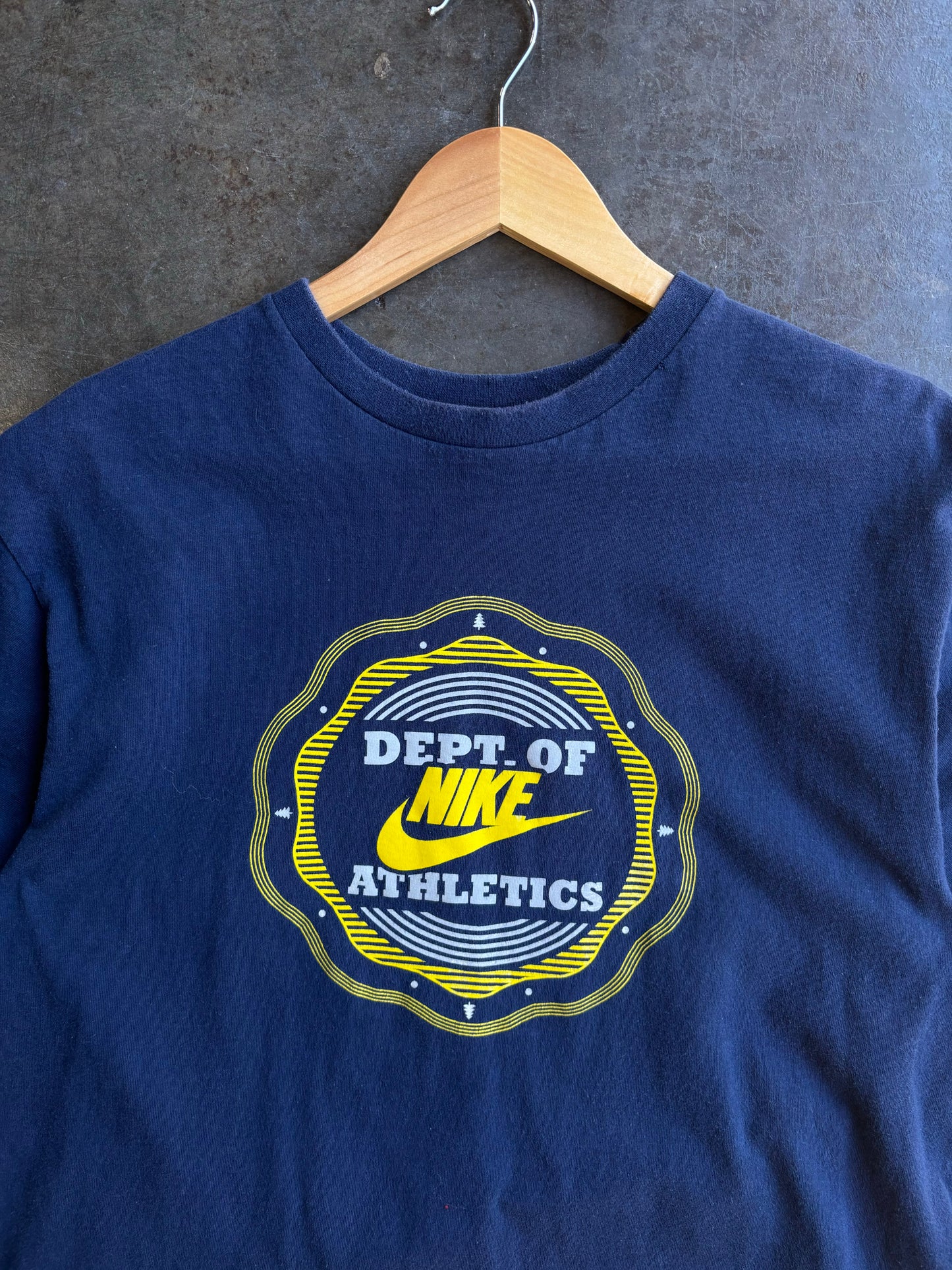 Vintage 00’s Nike Athletics Tee (M)