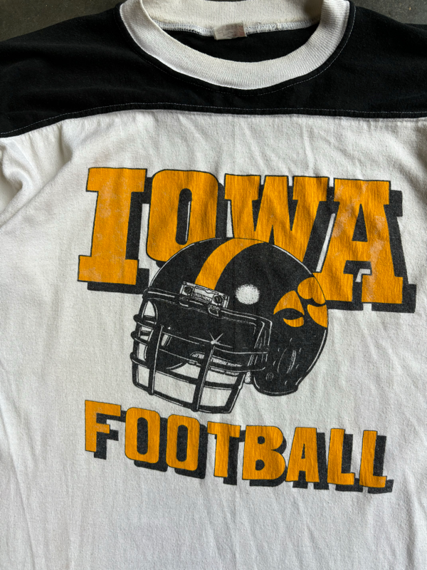 Vintage 90’s Iowa Football Tee (L)